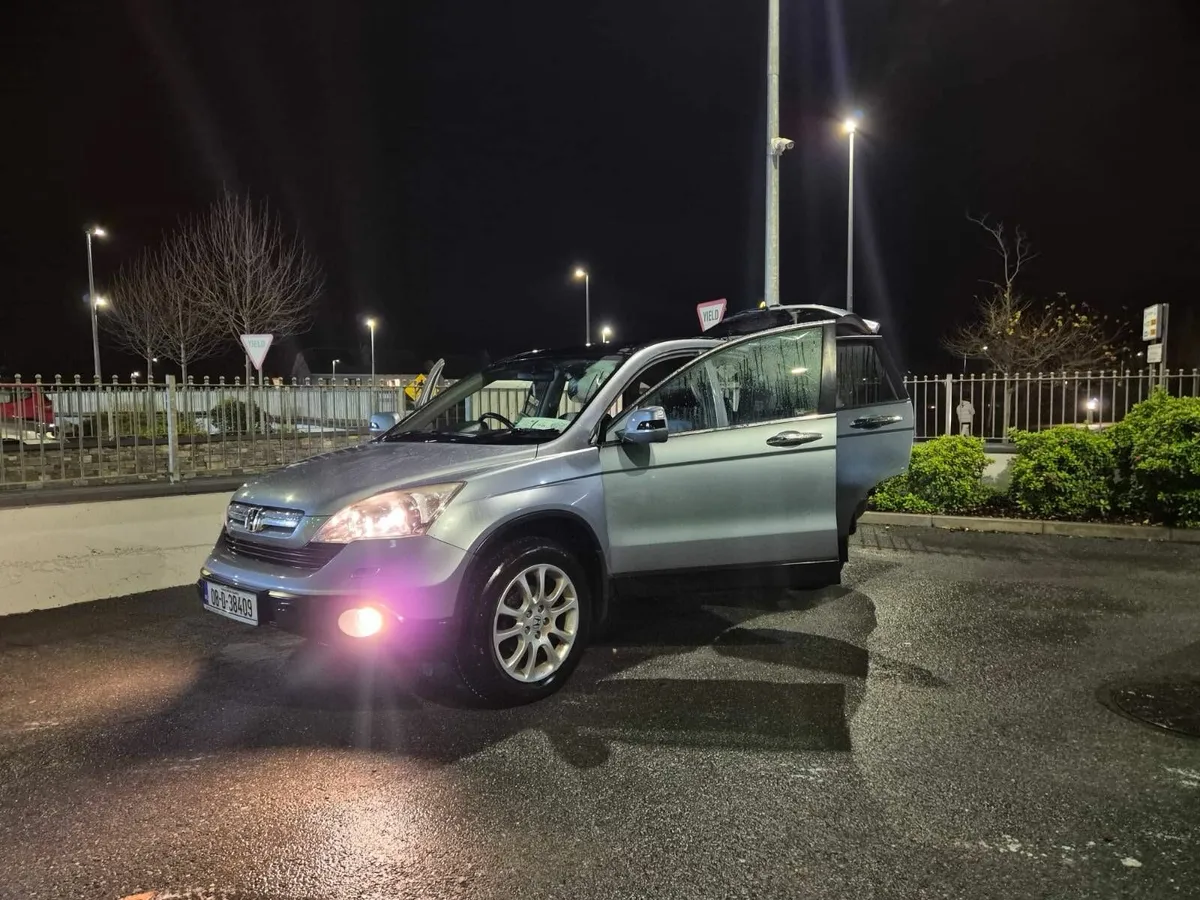 Honda CR-V Petrol Automatic SUV Mint Condition - Image 3