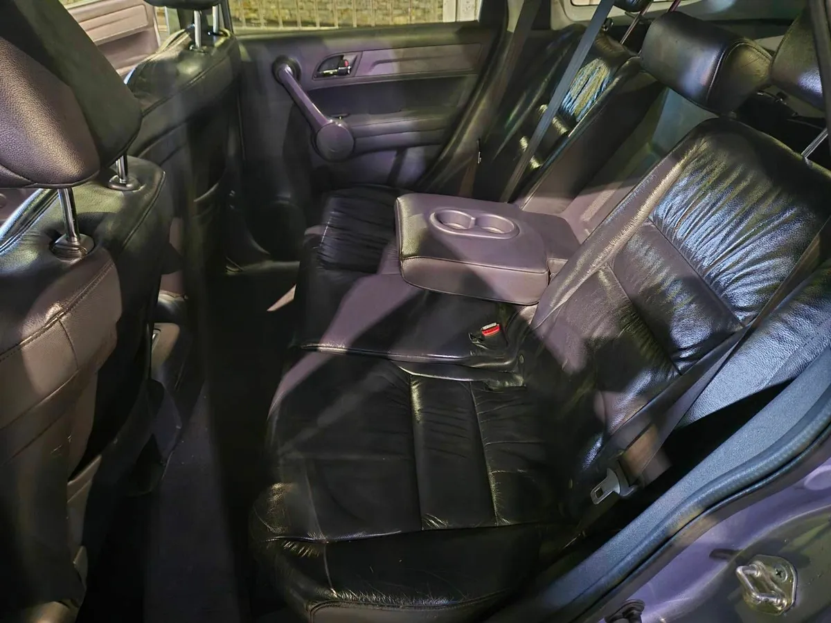 Honda CR-V Petrol Automatic SUV Mint Condition - Image 4