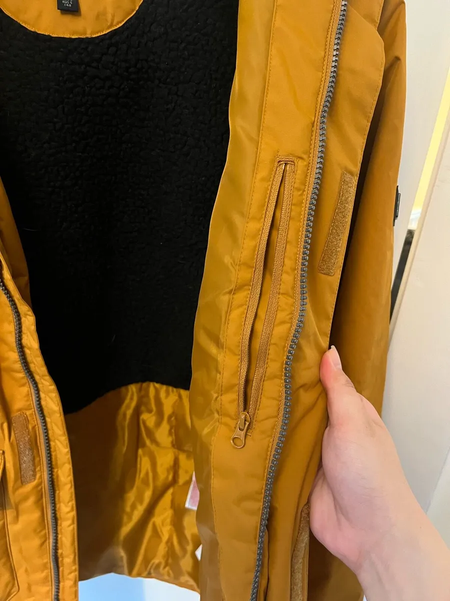 Regatta waterproof jacket fur lined retail€110 - Image 4