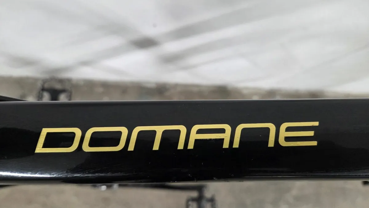 Trek Domane 2 road bike - Image 3