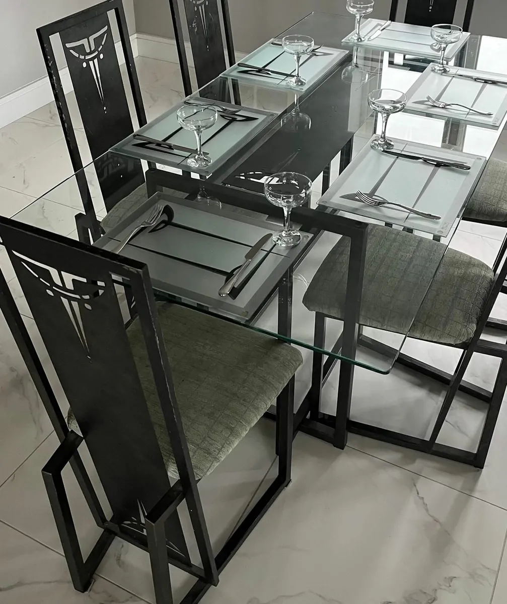 Dining table and chairs - Image 1