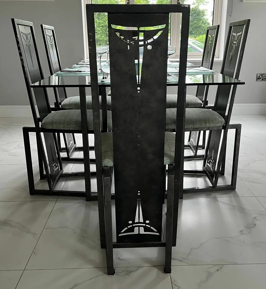 Dining table and chairs - Image 3