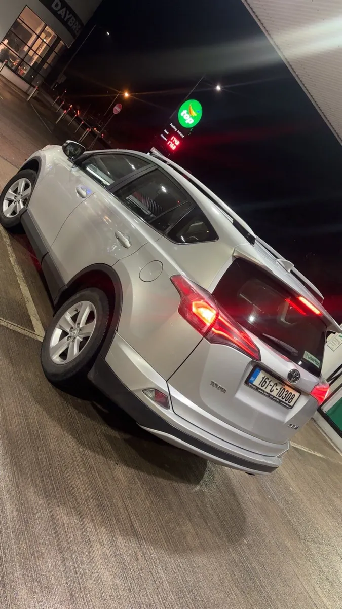 2016 Toyota rav4 - Image 2