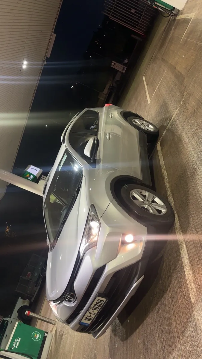 2016 Toyota rav4 - Image 4