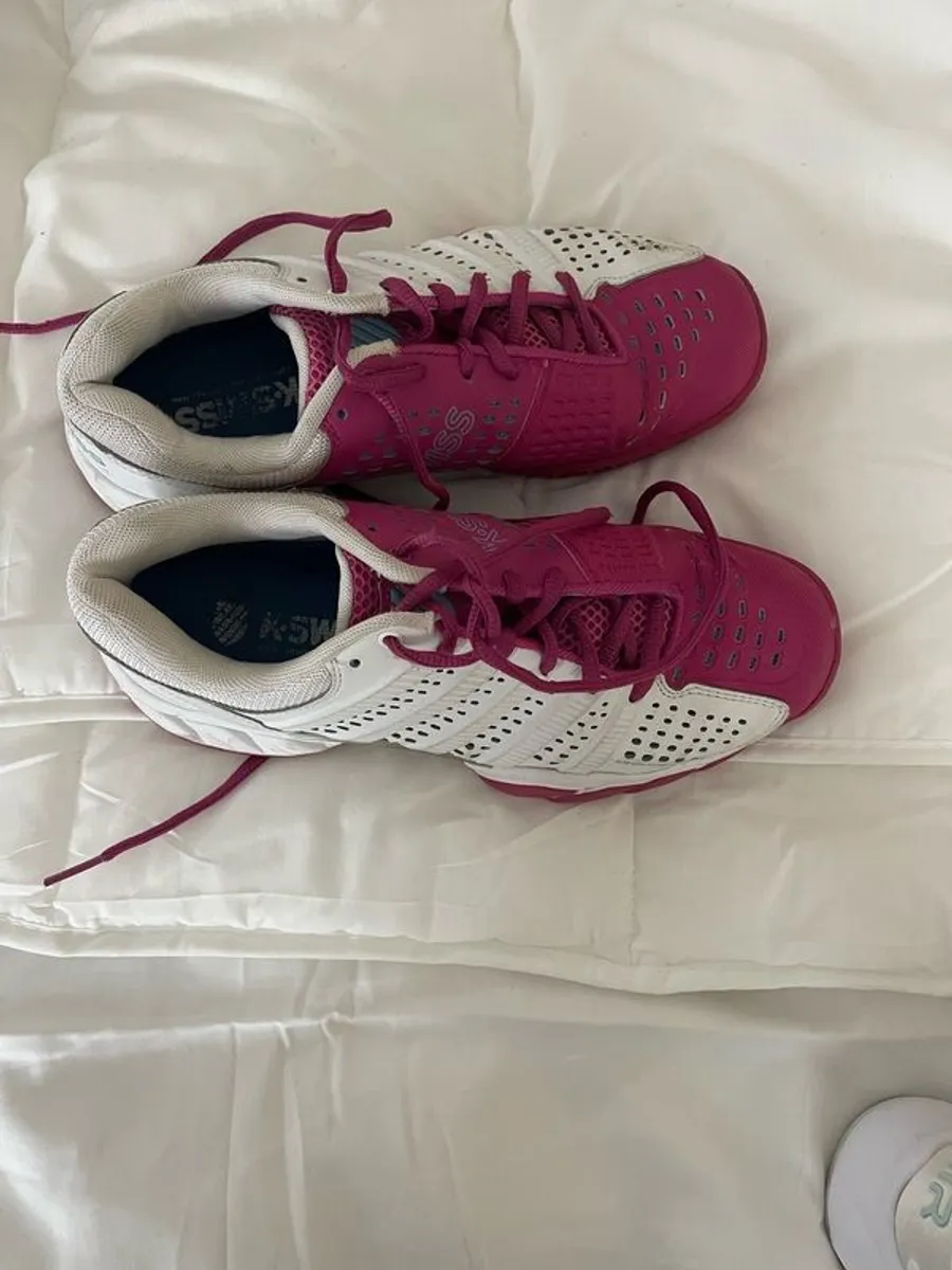 sports shoes - Image 1