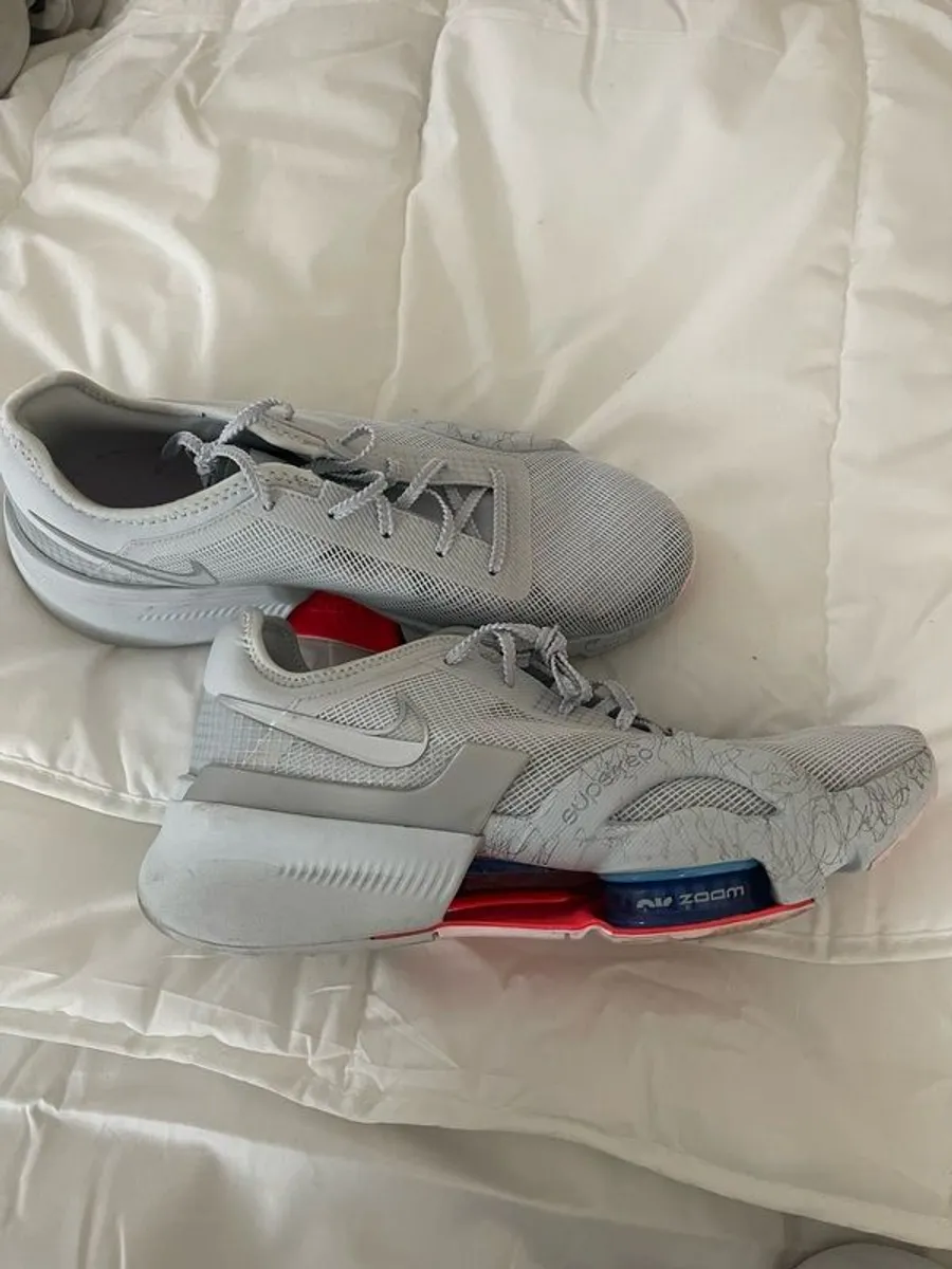 sports shoes - Image 2