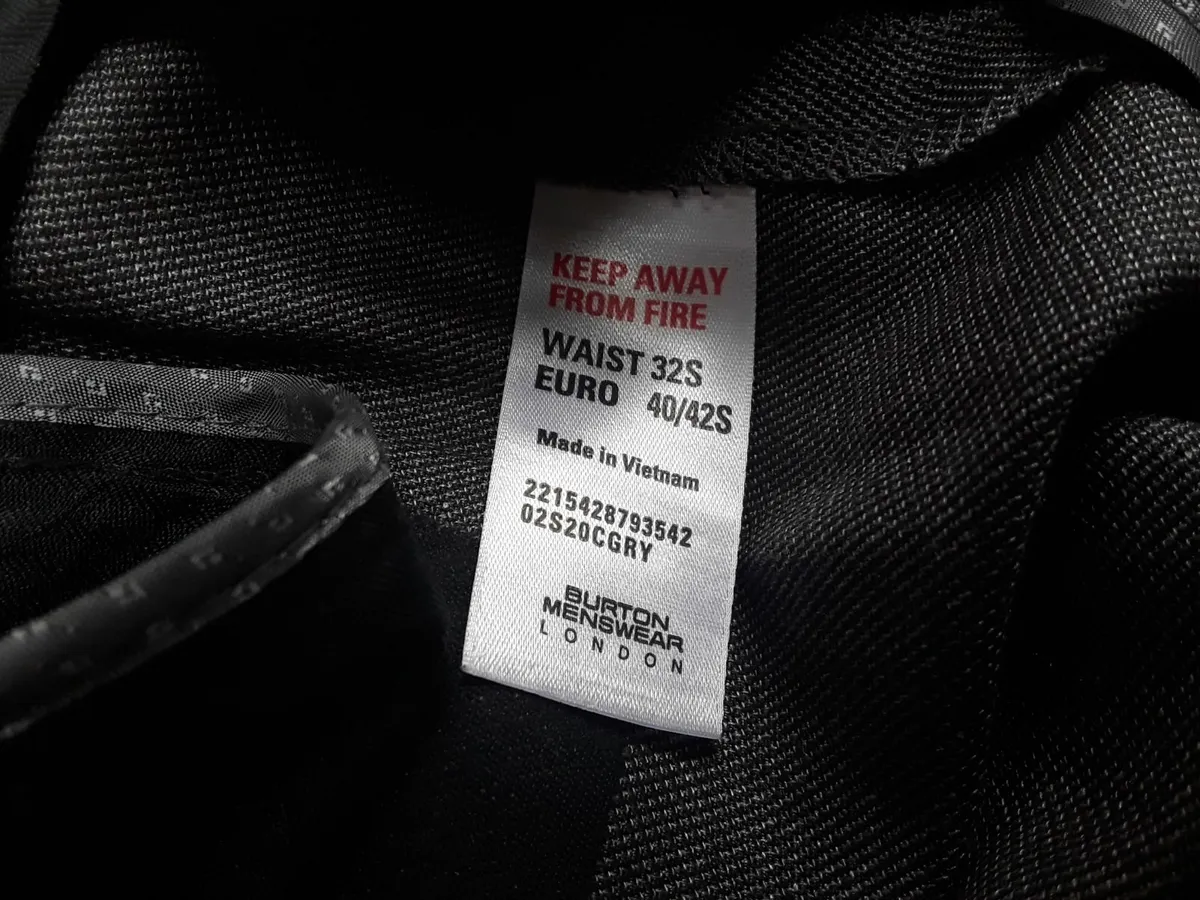 Lovely brand new Burton gents suit never worn - Image 3
