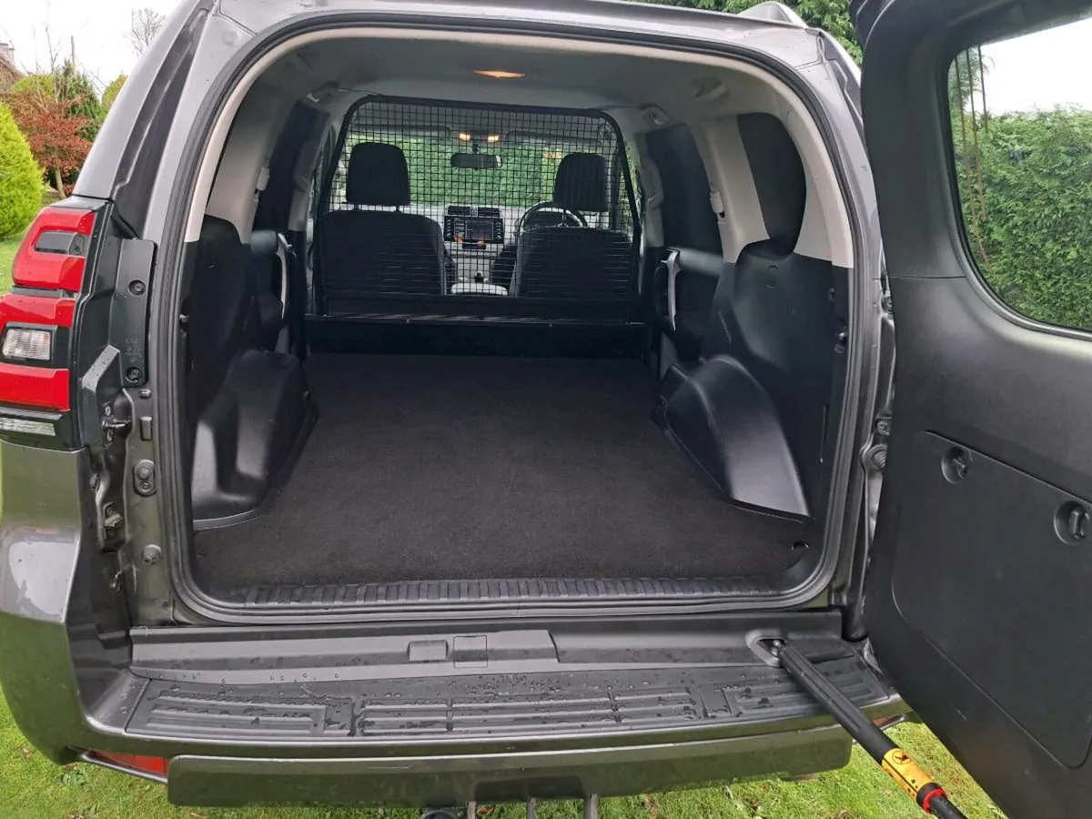 Toyota Landcruiser LWB commercial.58000 km only. - Image 4