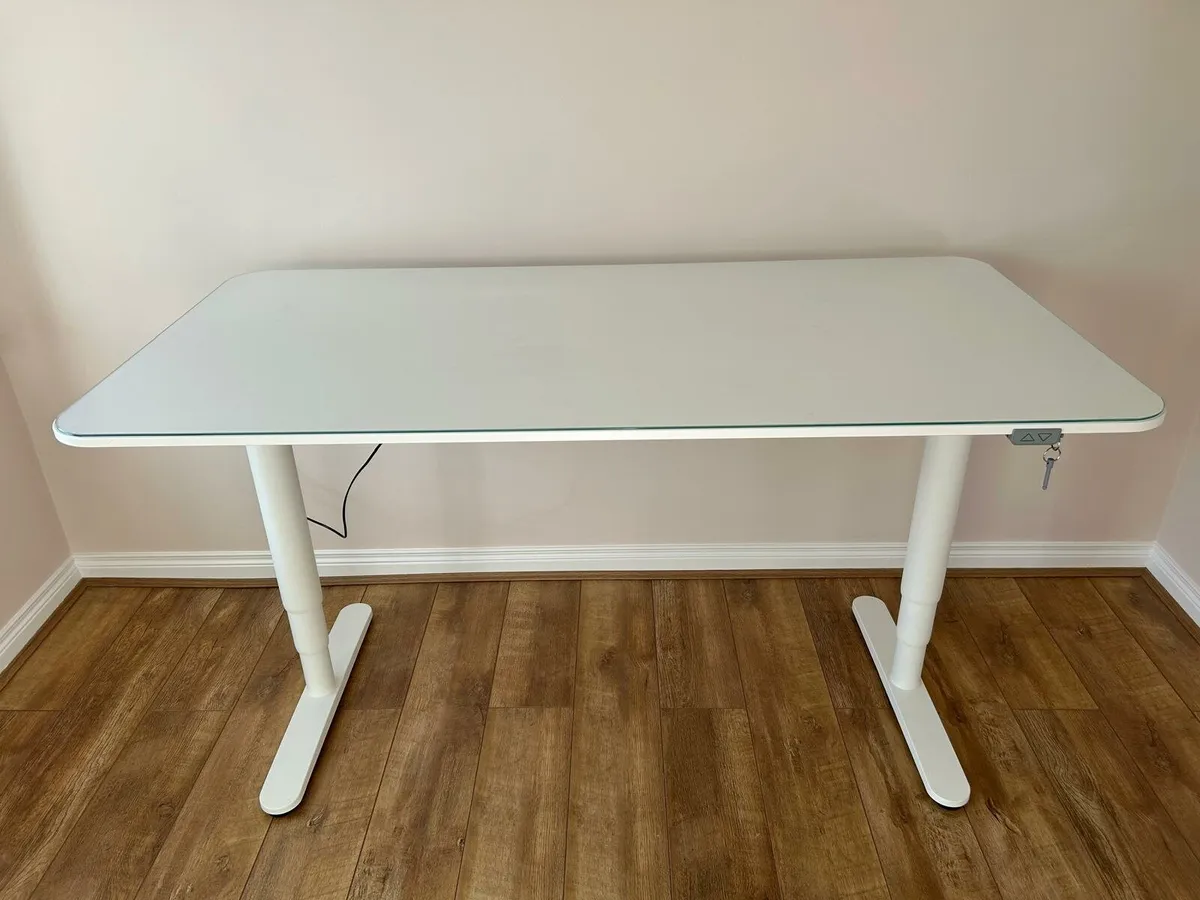 Office Electric sit/stand dest - Image 1