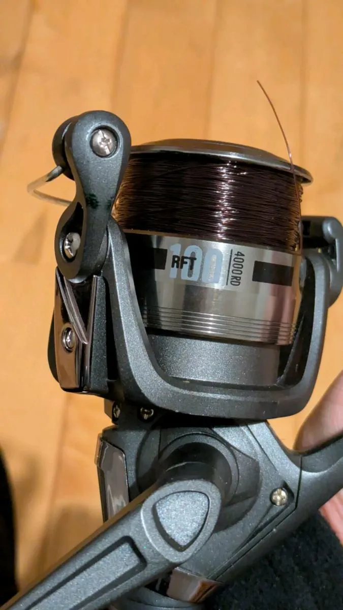 4000 fishing reel - Image 1