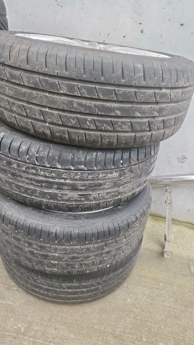 5x112 alloys with new tyres - Image 2
