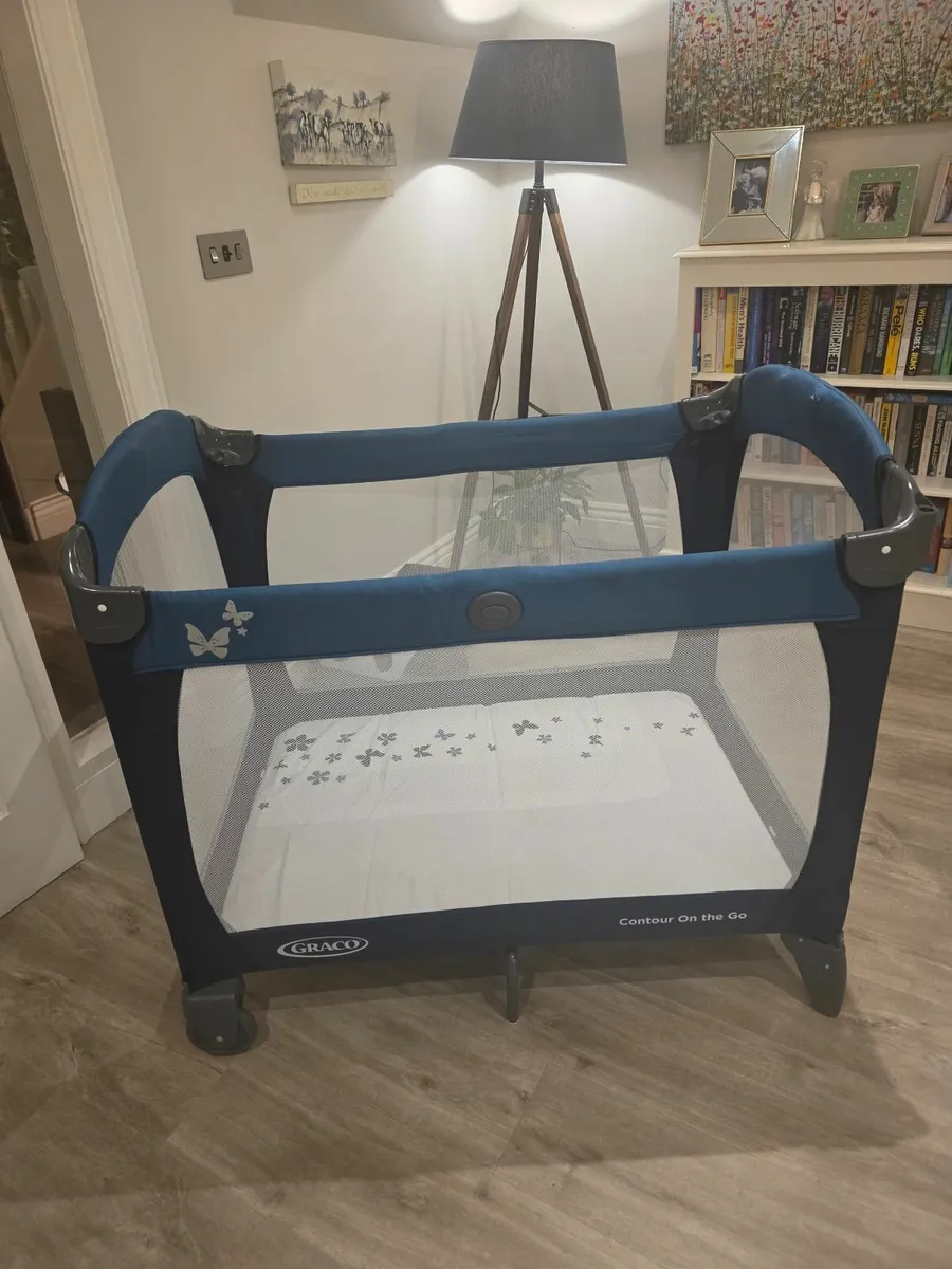 Travel cot - Image 1