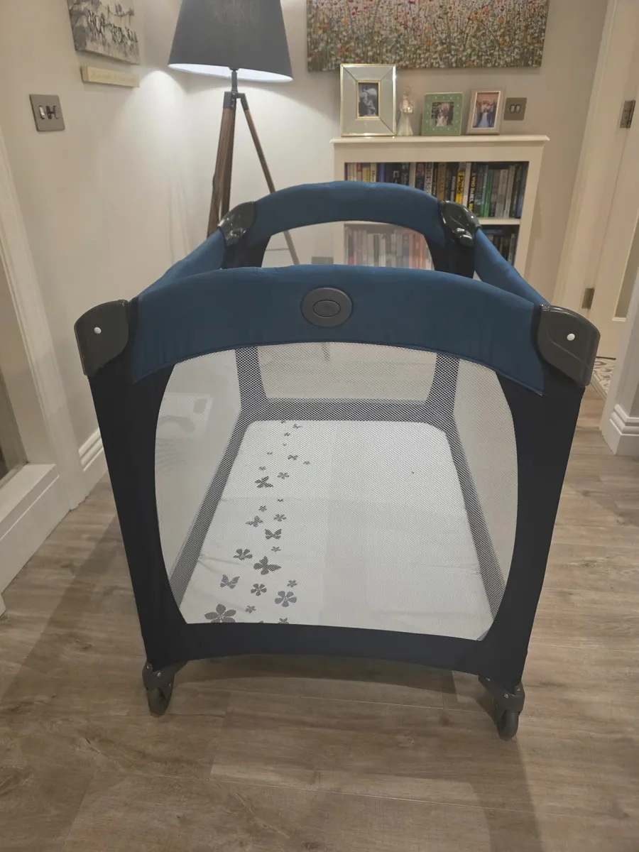 Travel cot - Image 2