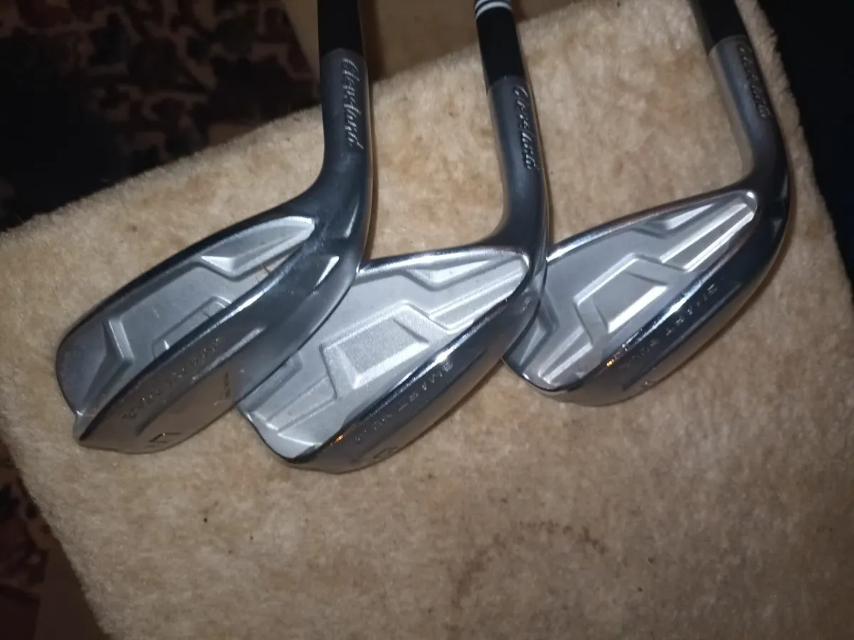Full set of left handed Cleveland  golf clubs - Image 3