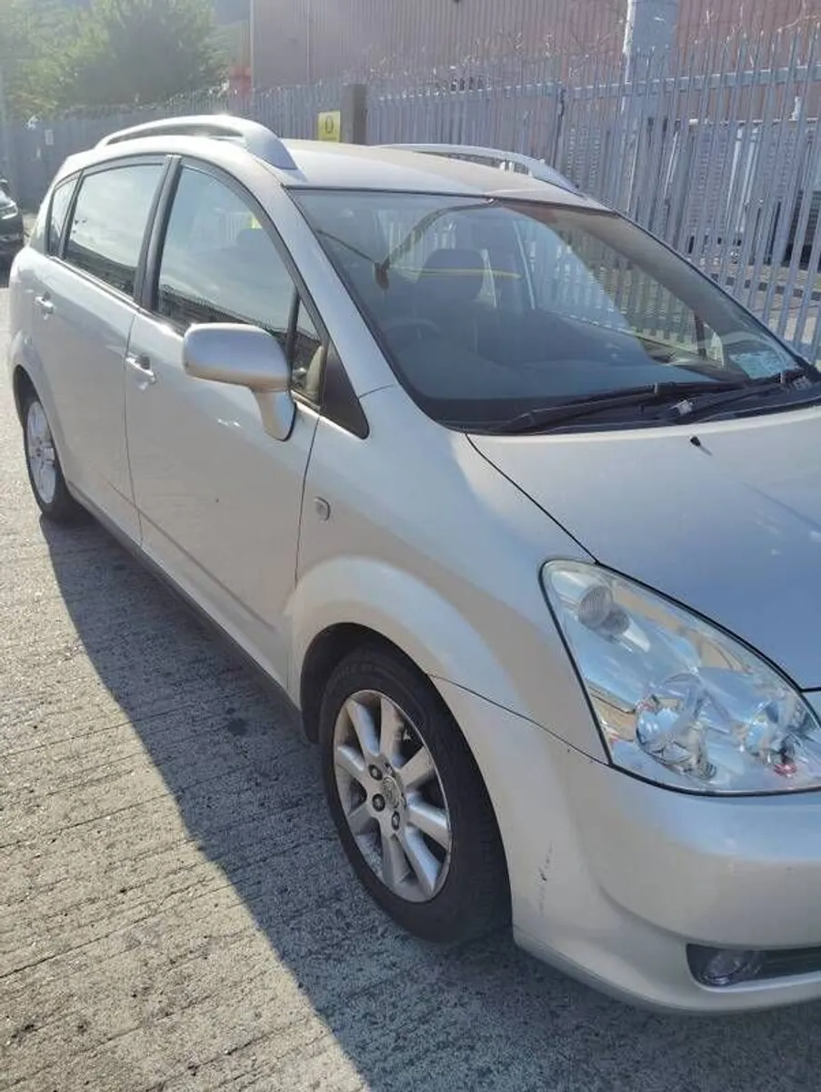 Toyota corolla Verso - Image 4