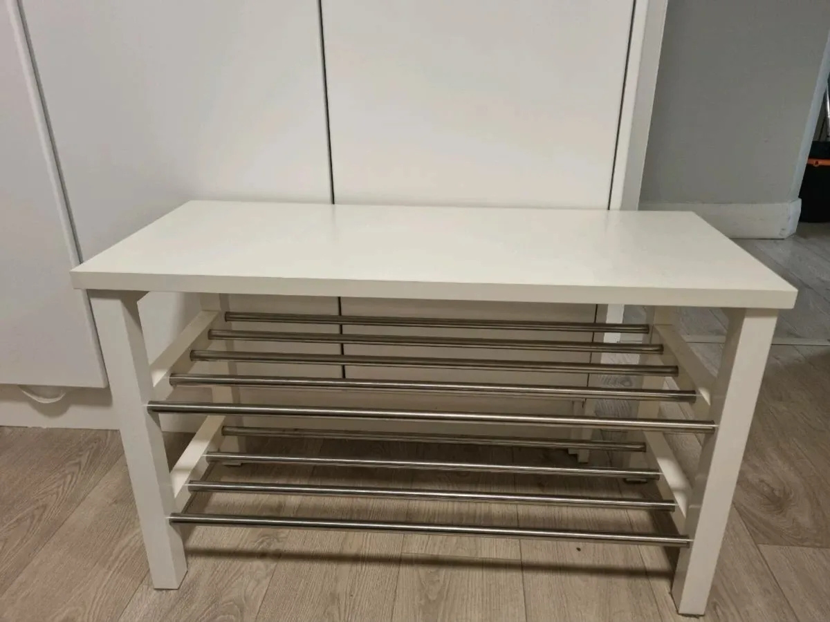 Bench and Shoes racket