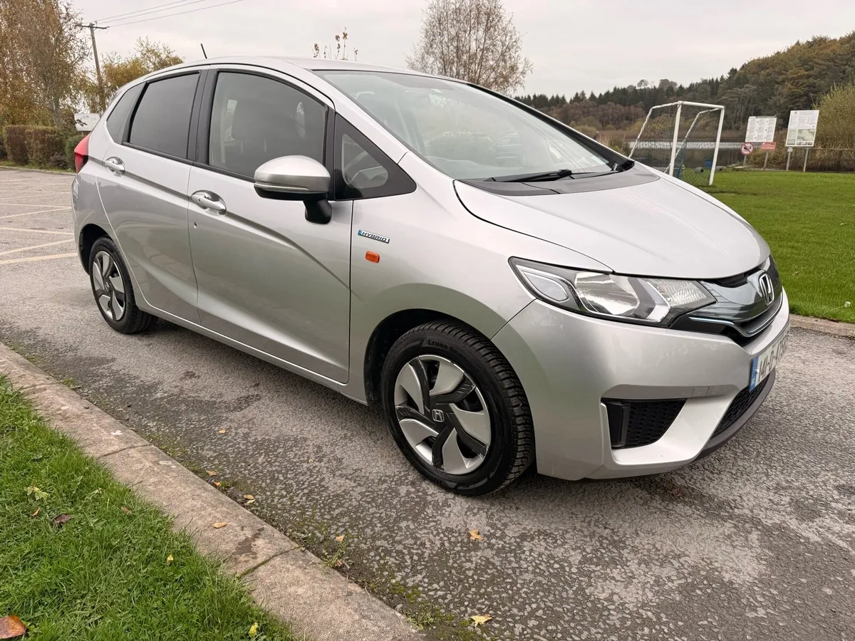 Honda Fit 1.5 hybryd low mileage - Image 2