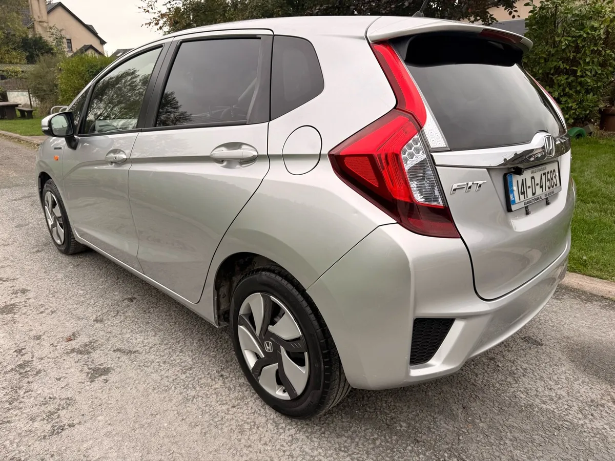 Honda Fit 1.5 hybryd low mileage - Image 4