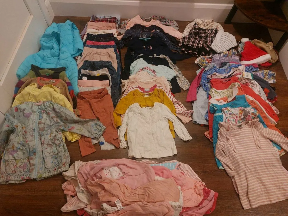 Girls clothes bundle 12-18 mts - Image 1