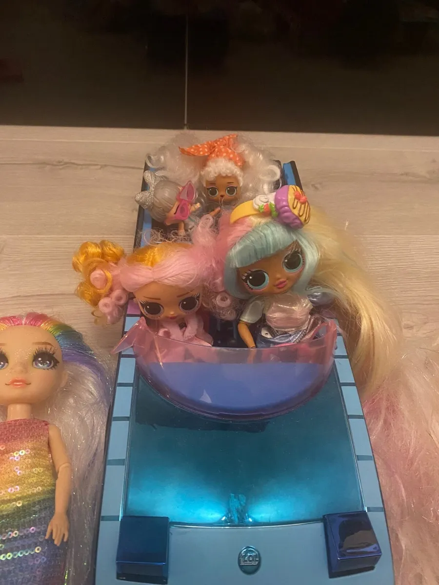 7 Lol dolls various sizes & lol car - Image 2