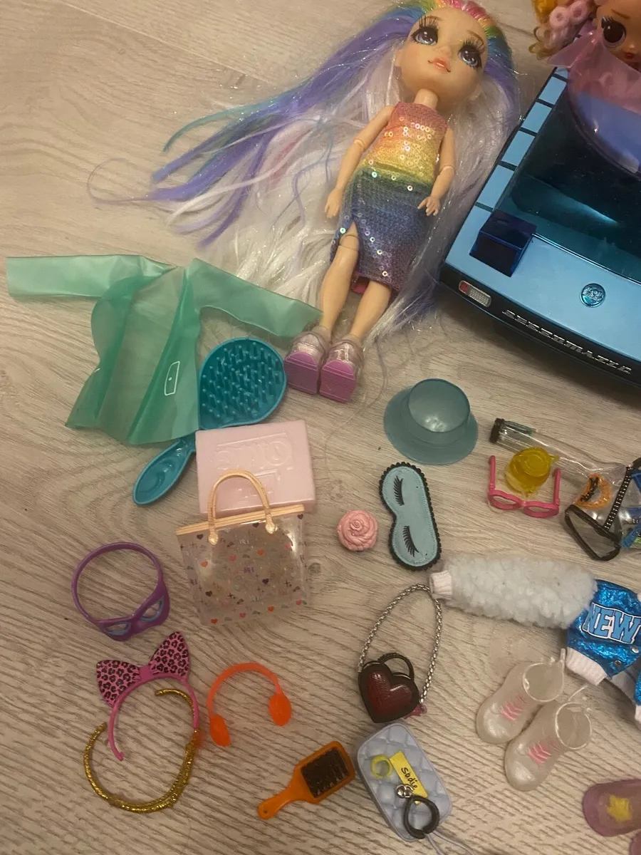 7 Lol dolls various sizes & lol car - Image 3