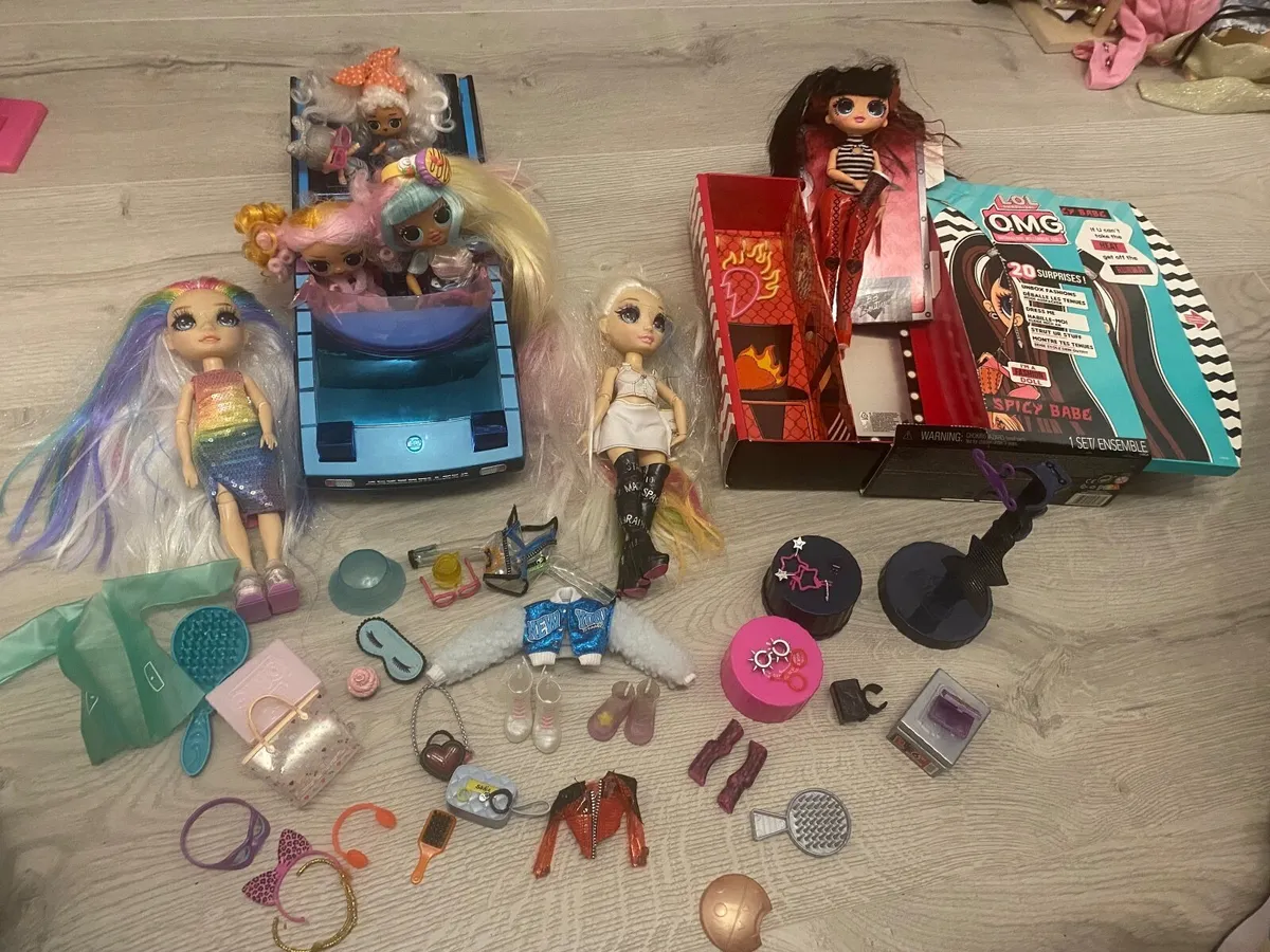 7 Lol dolls various sizes & lol car - Image 1