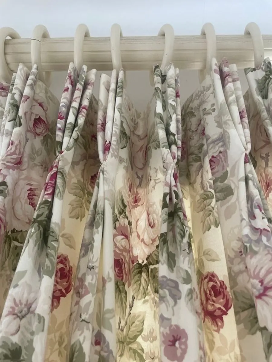 Floral Curtains - Image 1