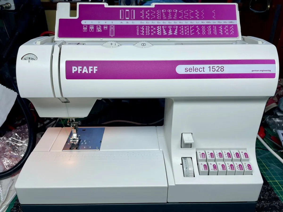 PFAFF Select 1528 Sewing Machine - Just Serviced - Image 1