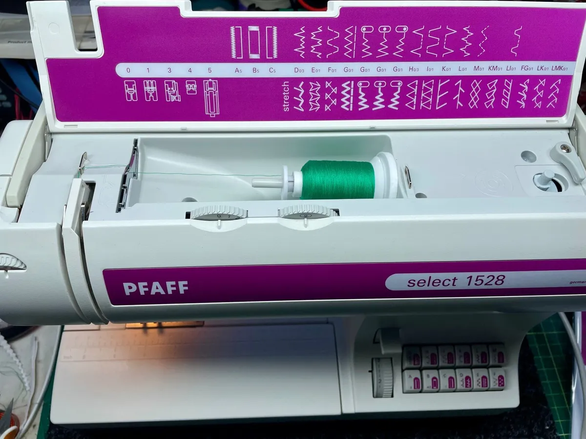PFAFF Select 1528 Sewing Machine - Just Serviced - Image 2