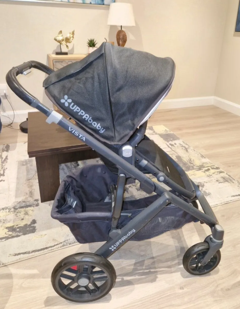 Uppababy vista, car seat isifix base IMMACULATE - Image 2