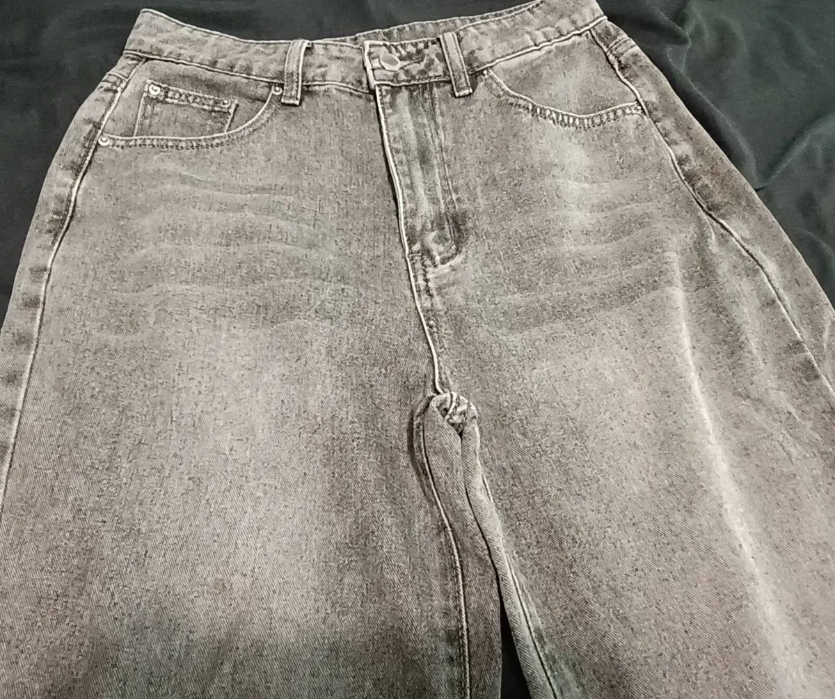 Ladies Grey Loose Fit Jeans - Image 3