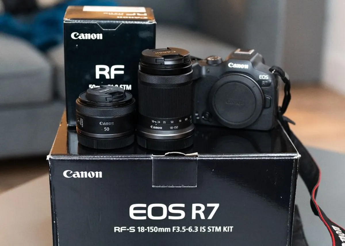 Canon R7 + 18-150 mm kit lens + 50mm canon prime lens - Image 1