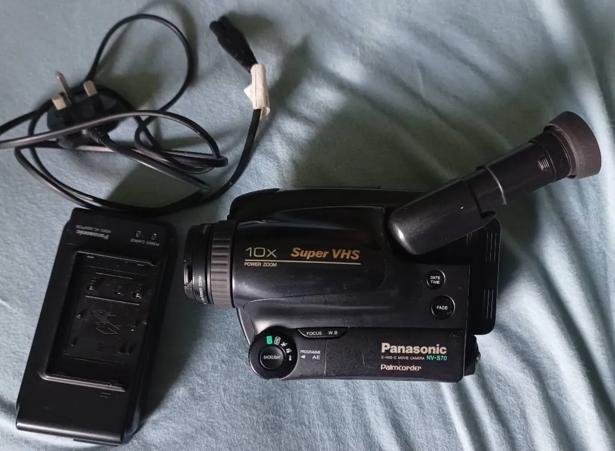 Panasonic NV-S70B PalmCorder for Parts/Repair - Image 2