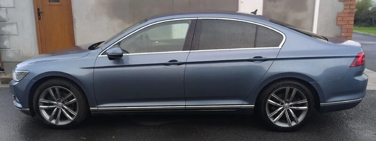 2015 Volkswagen Passat GT - Image 3