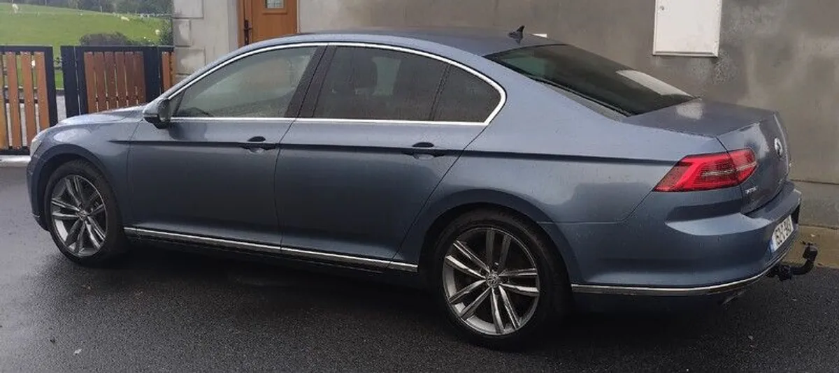 2015 Volkswagen Passat GT - Image 4