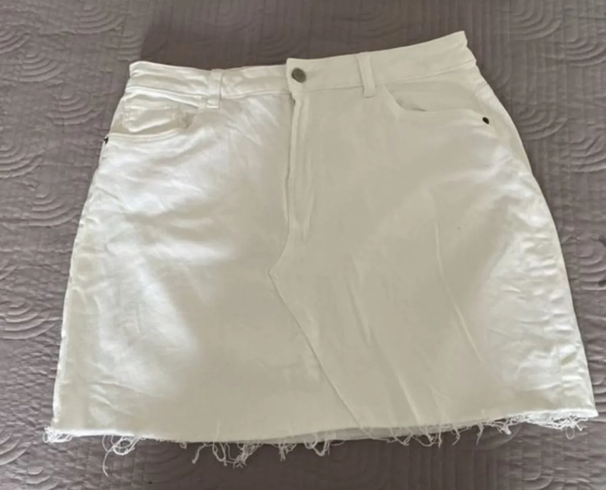 Dunnes White Denim Skirt Size 14 - Image 1