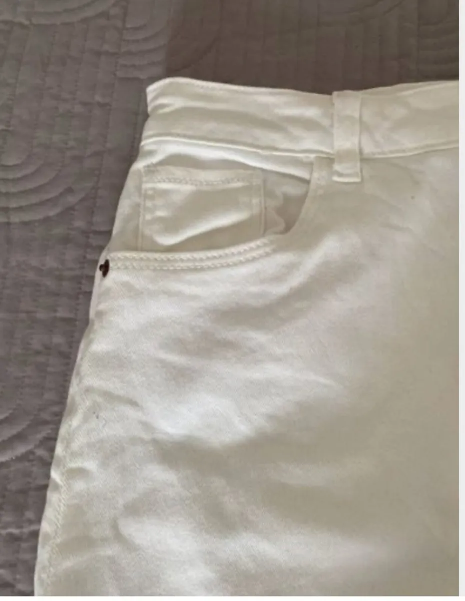 Dunnes White Denim Skirt Size 14 - Image 3