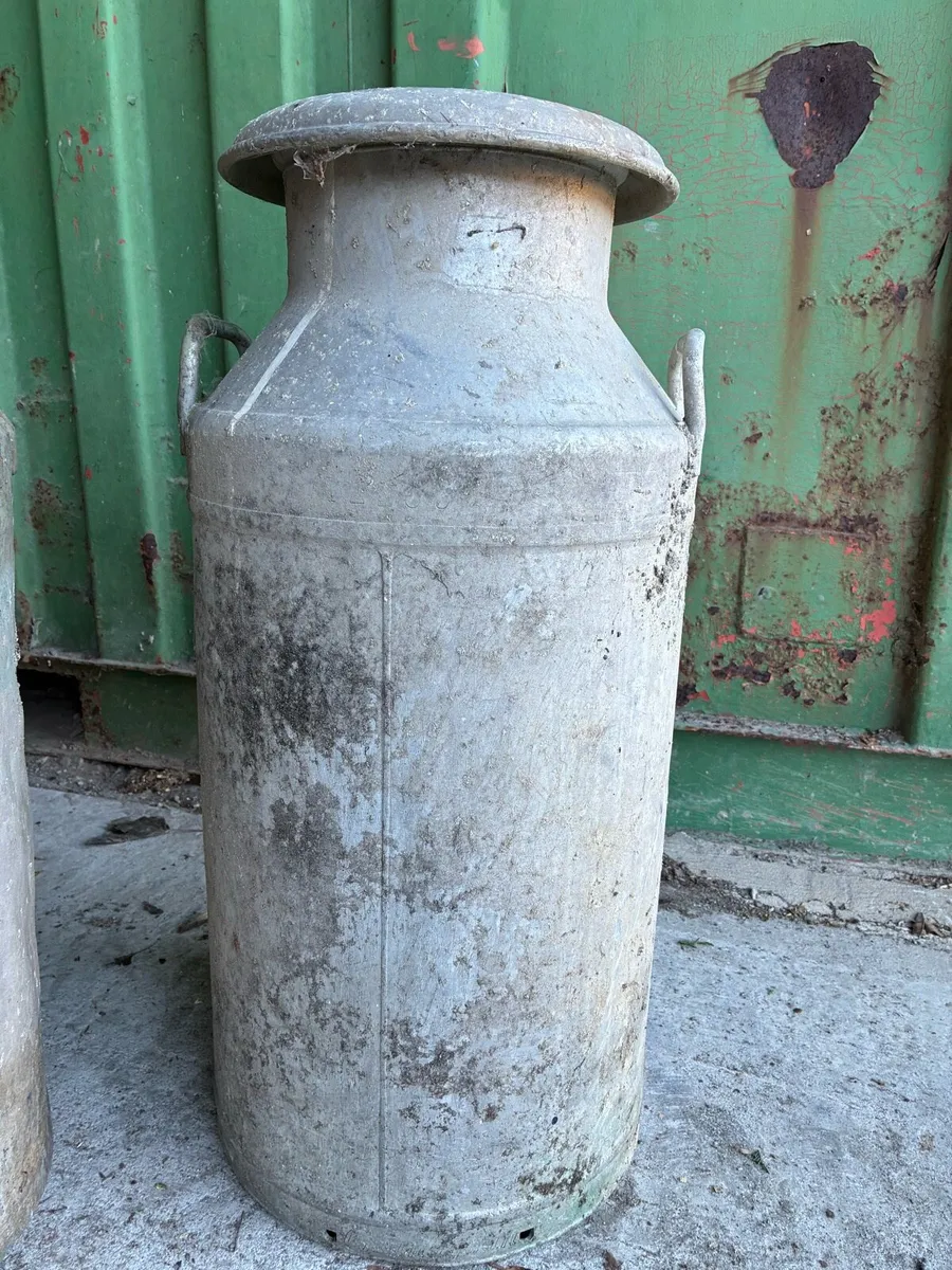 Milk churns - Image 2