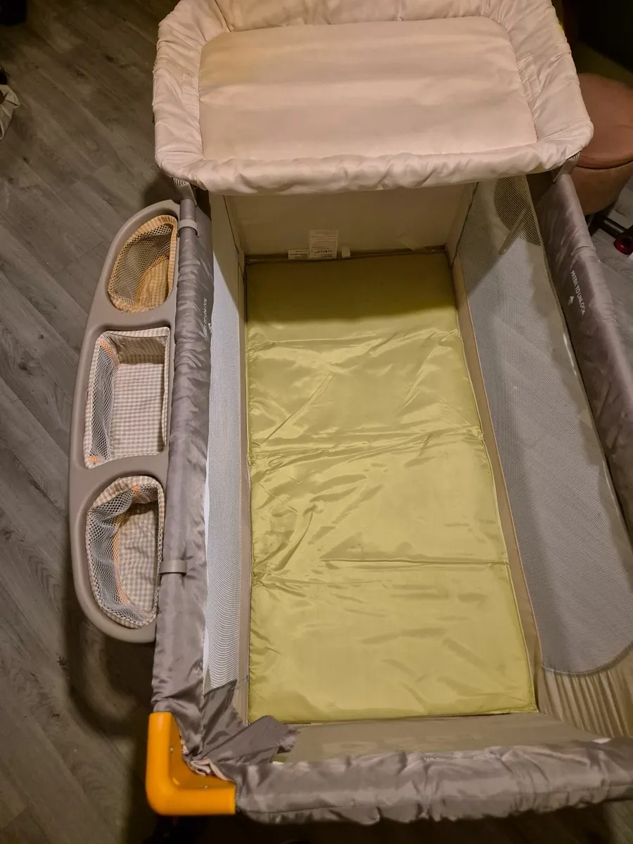 Travel Cot - Image 3