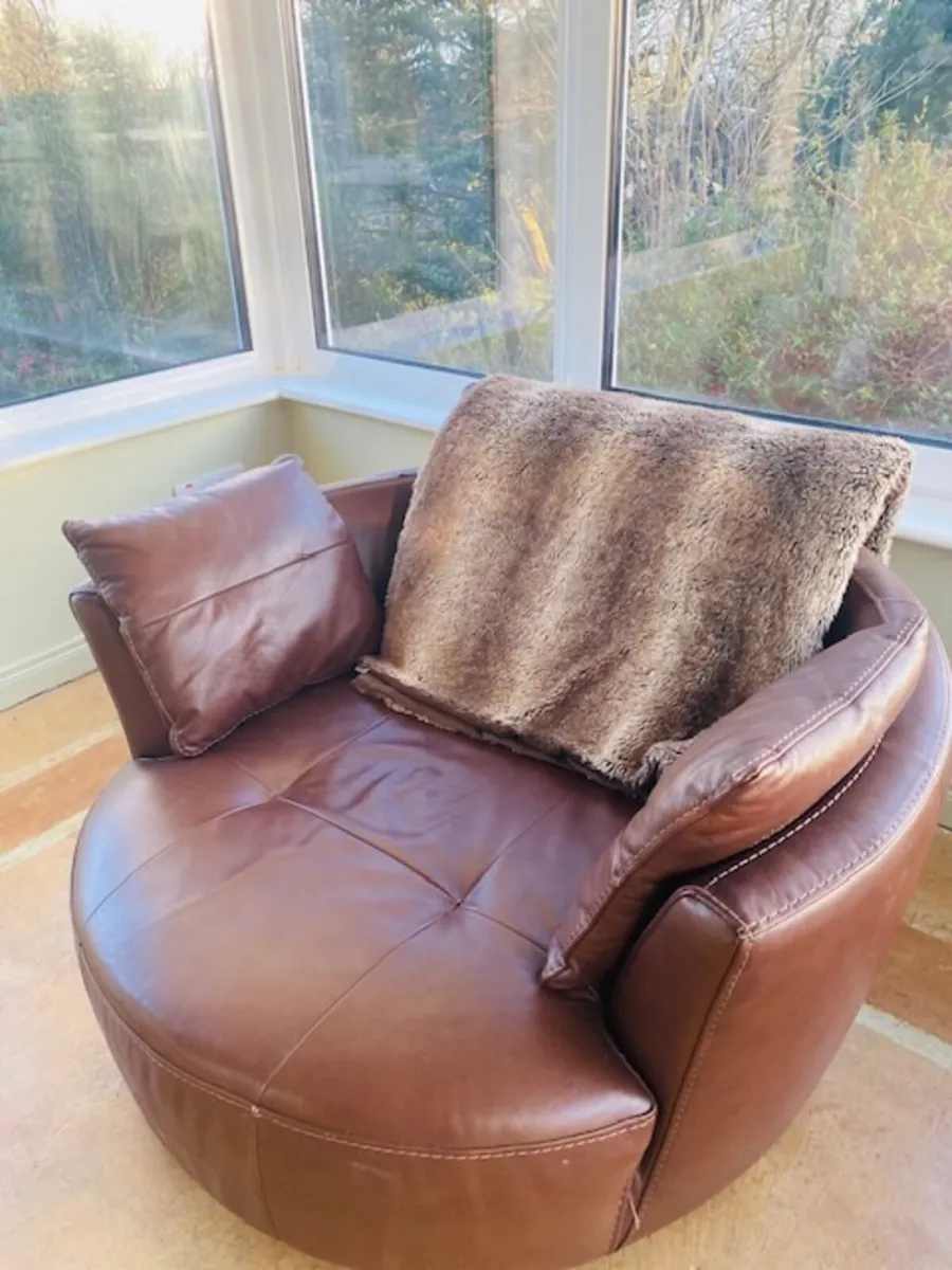 Leather swivel couch - Image 2