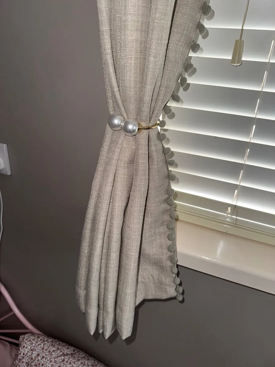 Curtains & pole - Image 2