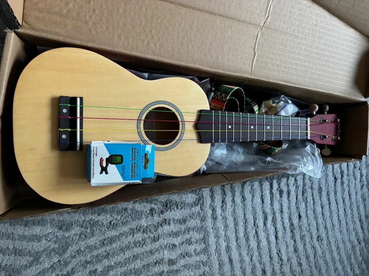 Ukulele - Image 1