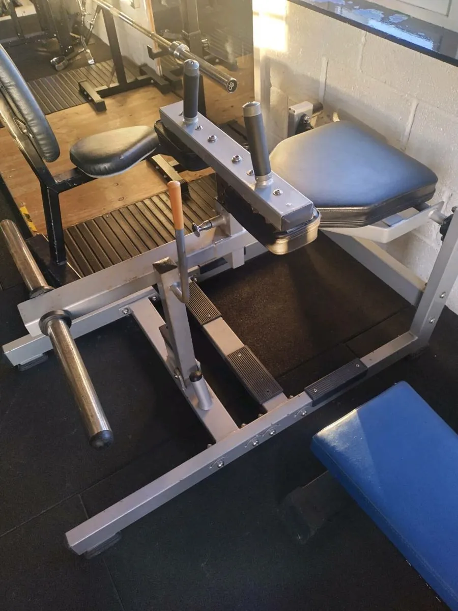 Calf raising machine