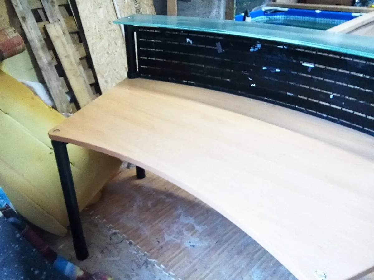 beautiful reception desk, steel frame. glass top - Image 3