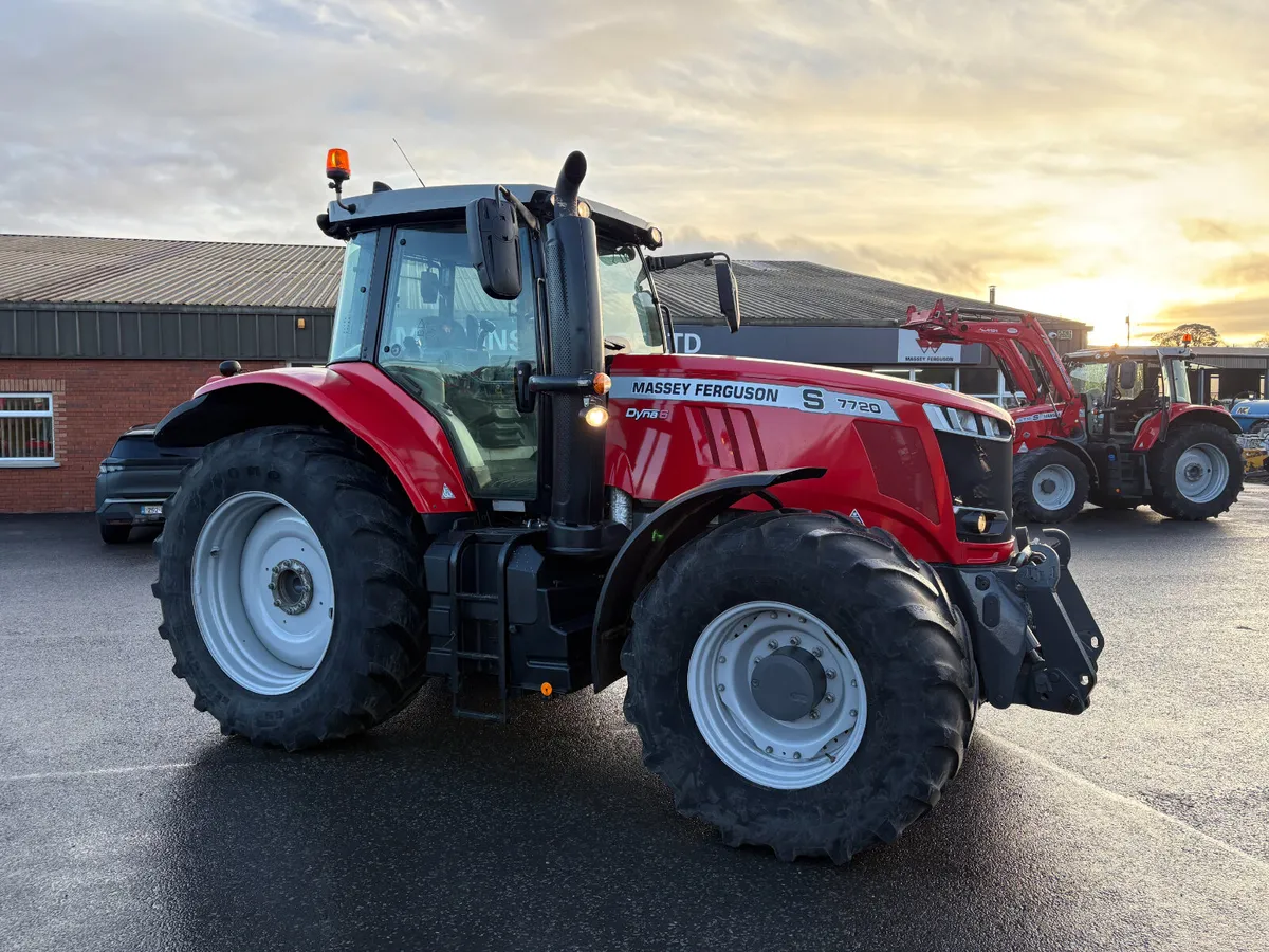 Massey Ferguson 7720S 2020 MINT - Image 2
