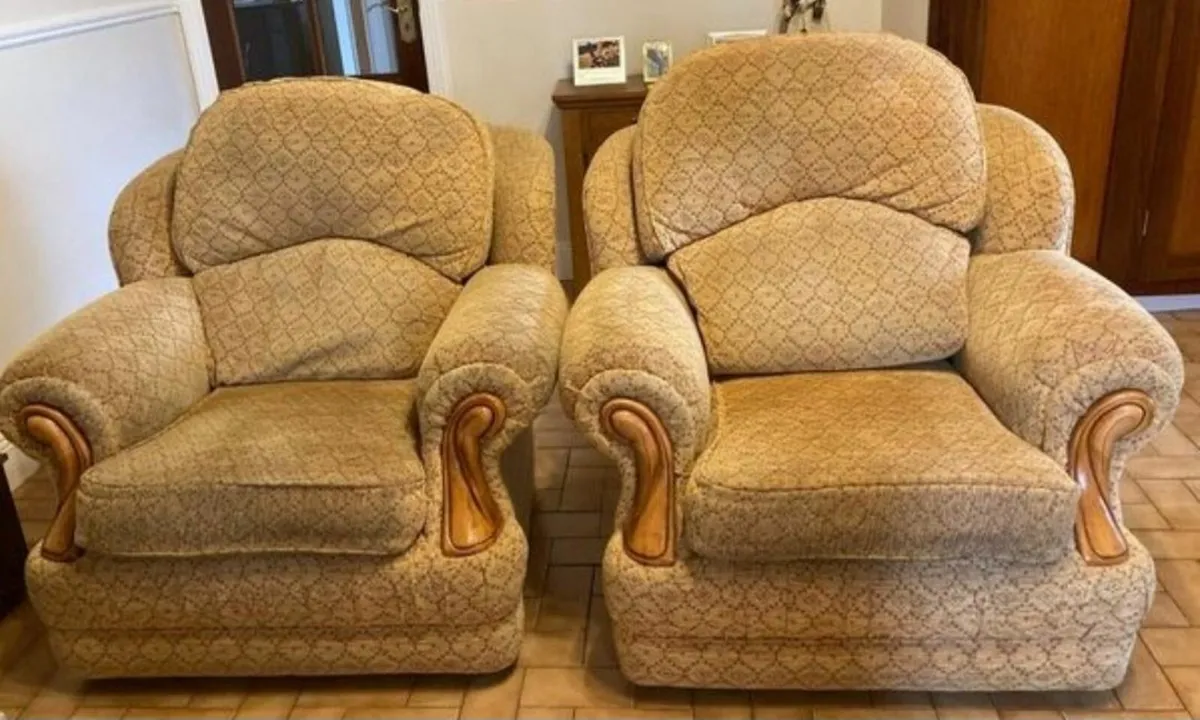 Suite of furniture (FREE) - Image 1