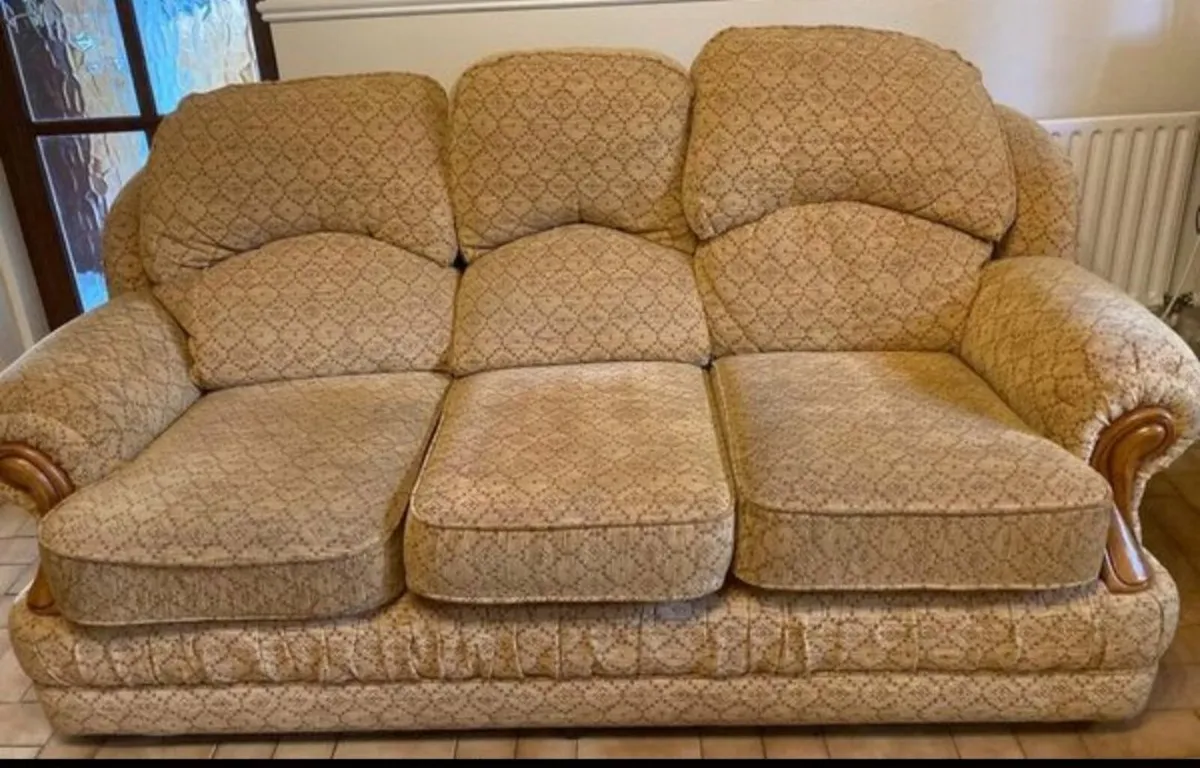 Suite of furniture (FREE) - Image 2