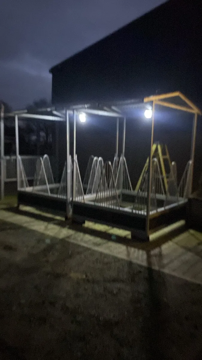 Horse Roofed Hay Feeder - Image 2