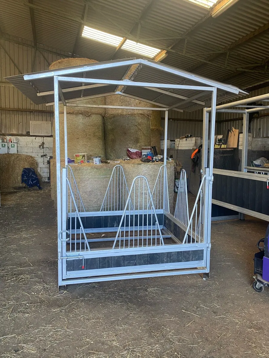 Horse Roofed Hay Feeder - Image 3