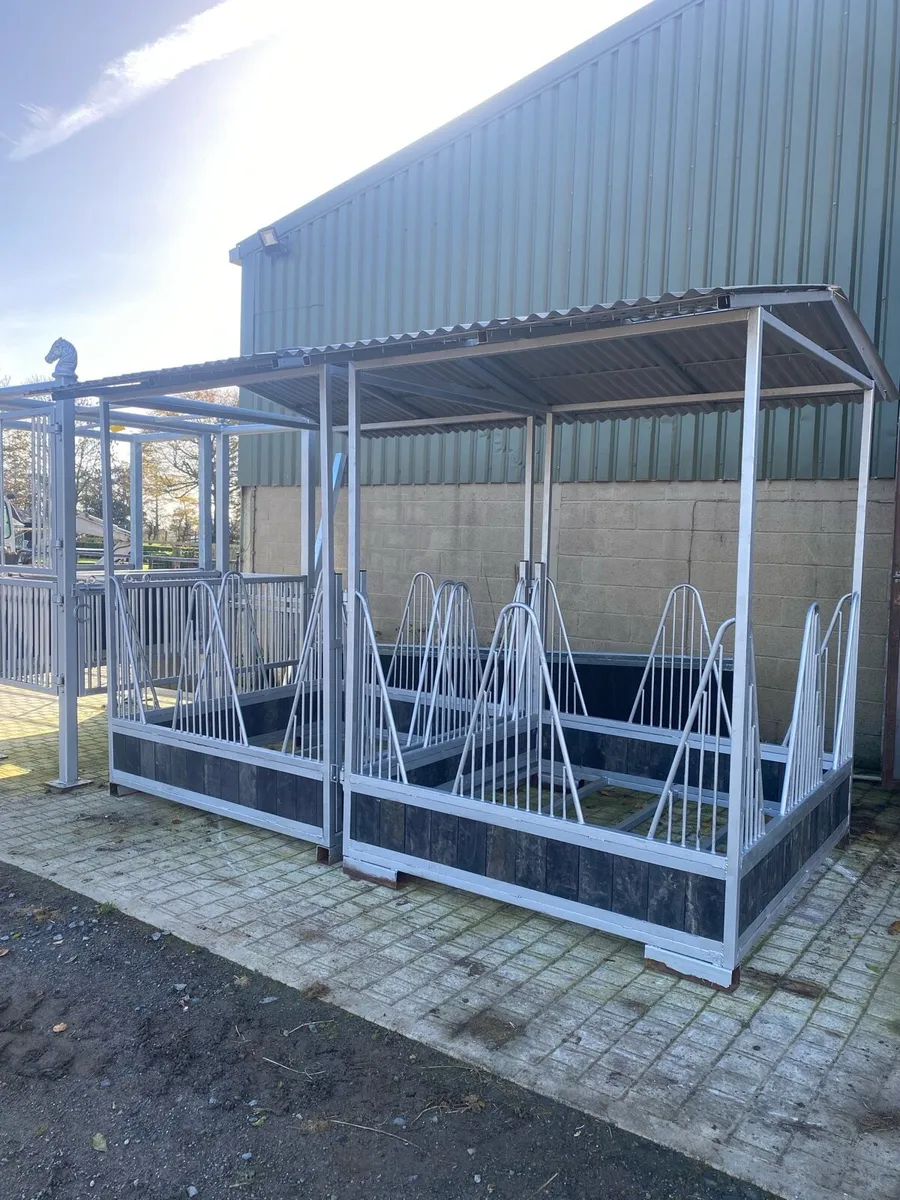Horse Roofed Hay Feeder - Image 4